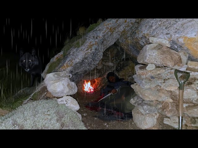 How to Build a Survival Shelter With Fireplace