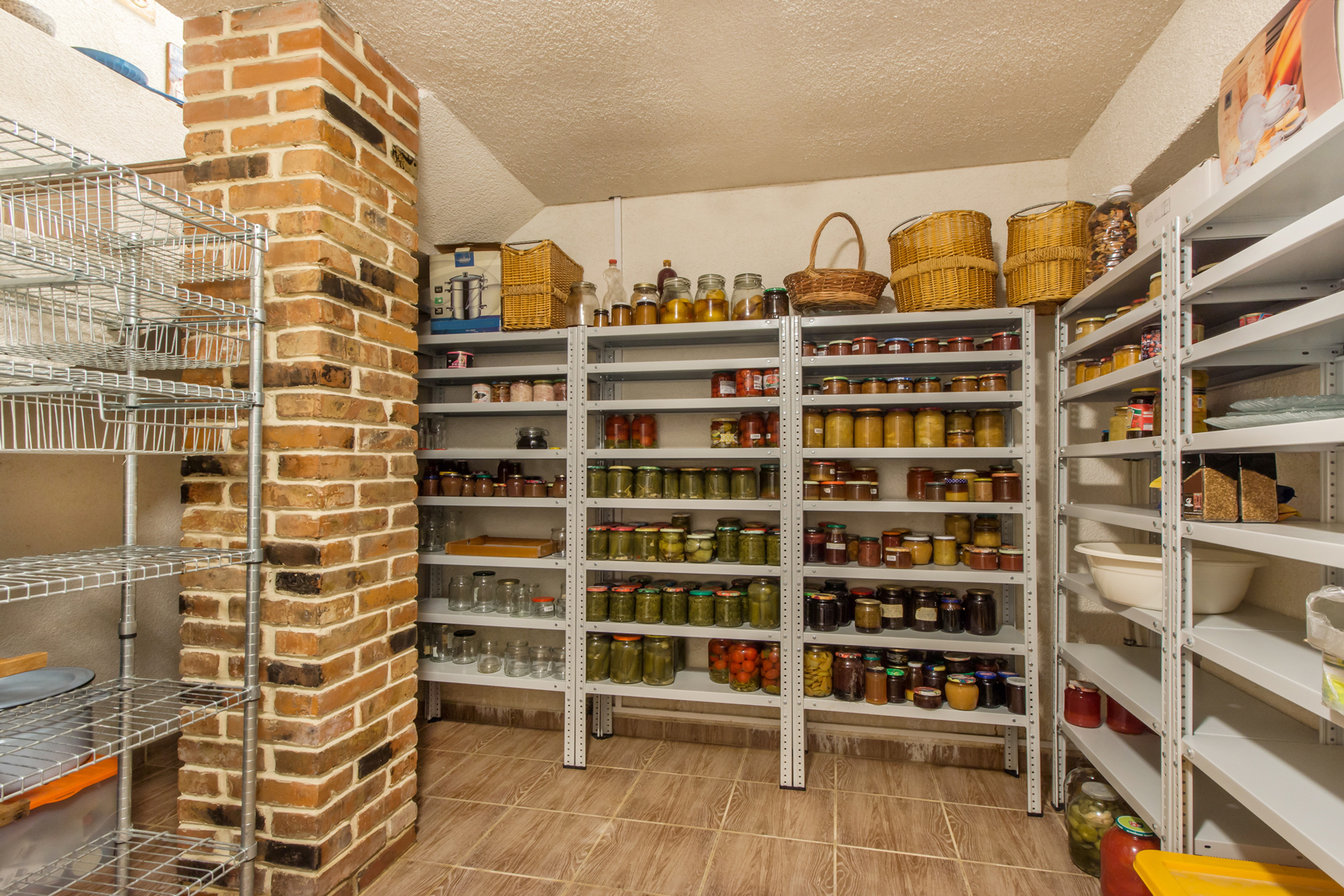 How to Build Emergency Food Supply