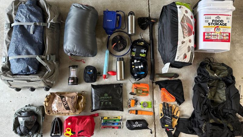 What to Put in a Survival Kit
